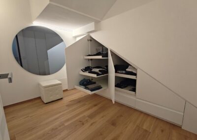 Cabina armadio sottoscala su misra